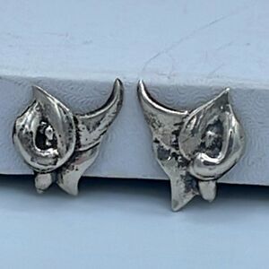 Vintage handmade sterling silver Cala Lily screwback earrings